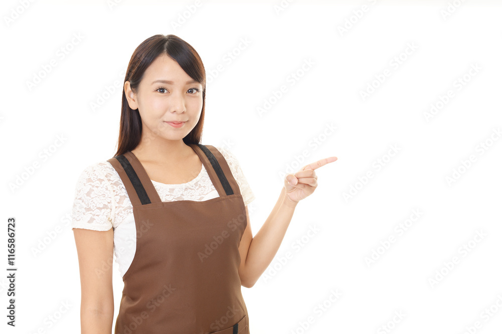 指示する笑顔の主婦 指示する笑顔の主婦