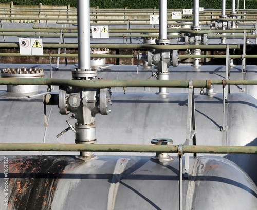 valves and piping above the pressure vessel of a plant