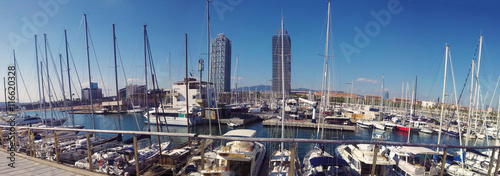 vista del Port olímpic de Barcelona desde el paseo mirador © uklanor