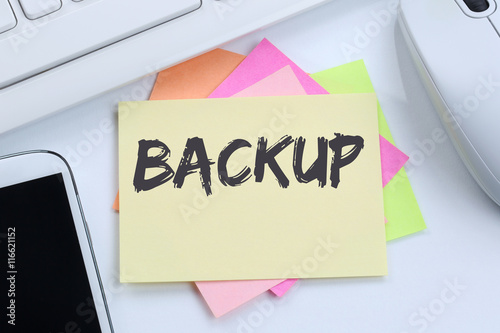 Backup Sicherung Daten sichern speichern Schreibtisch
