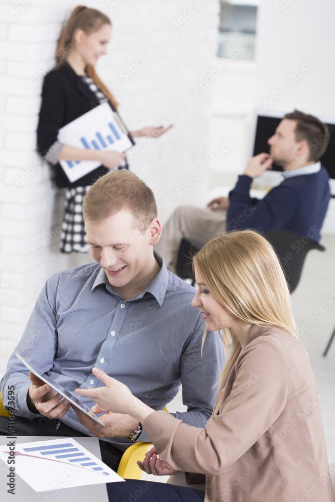 Obraz premium Discuss about the project