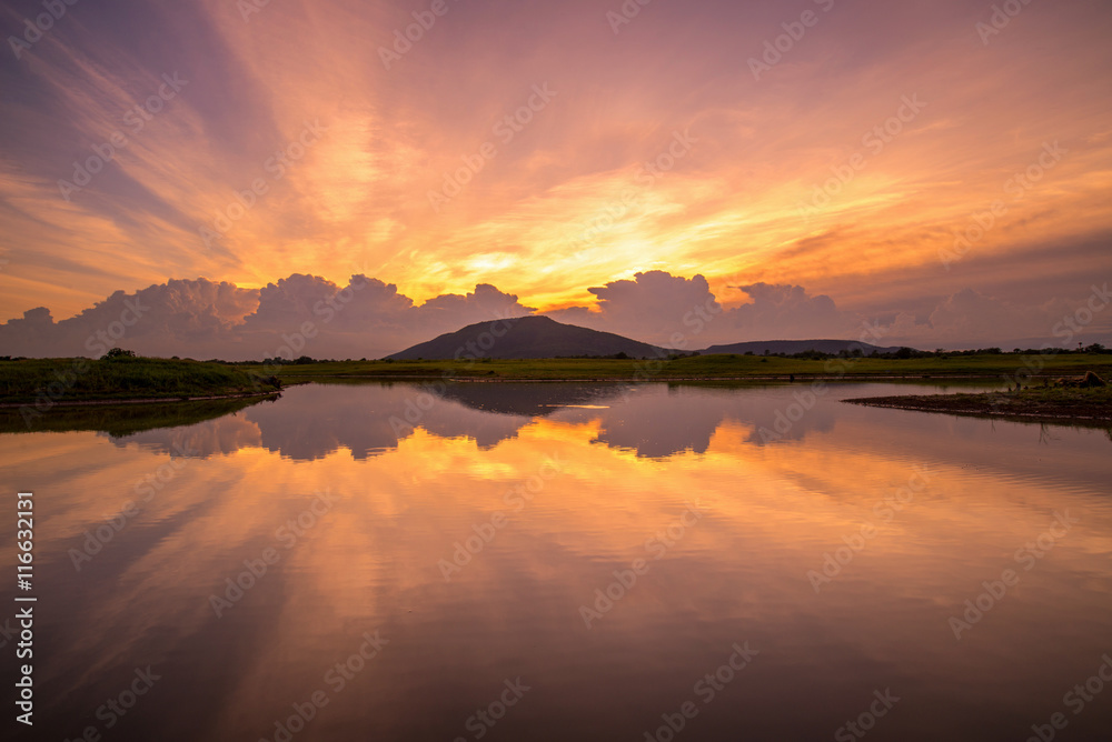 Beautiful scenery sunset sky view of lake and reflection in wate