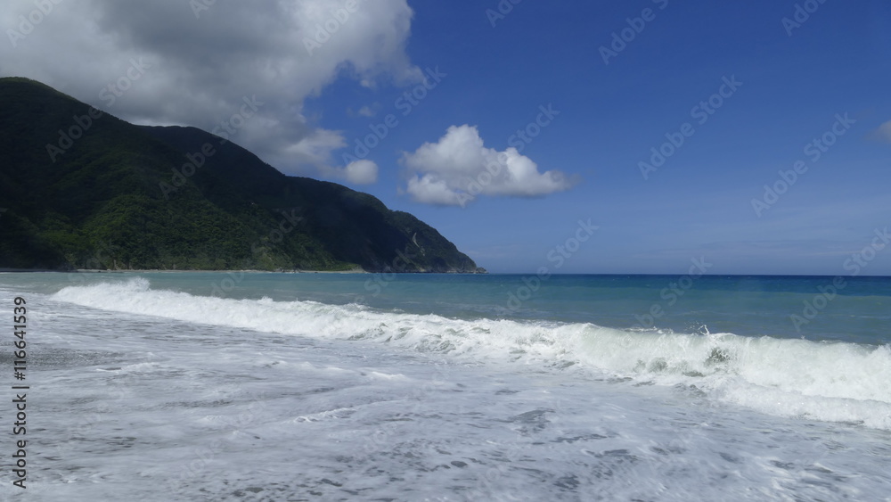 Fototapeta premium beautiful beach on the east of Taiwan with nice view and sea