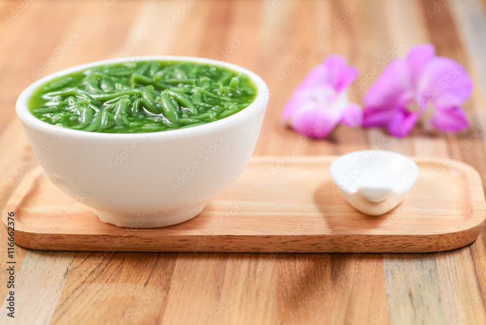 lod chong, a traditional thai dessert in coconut milk