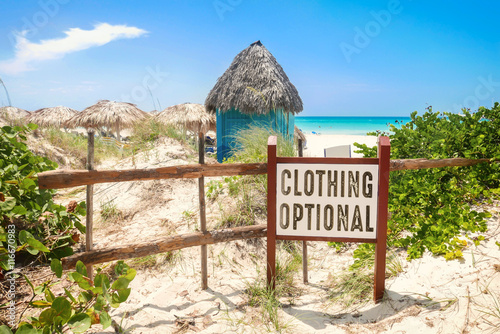 Fotografija Clothing Optional Beach Sign
