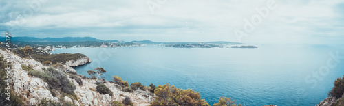 Panoramic view from rocky cliff toward ocean © Robert Herhold