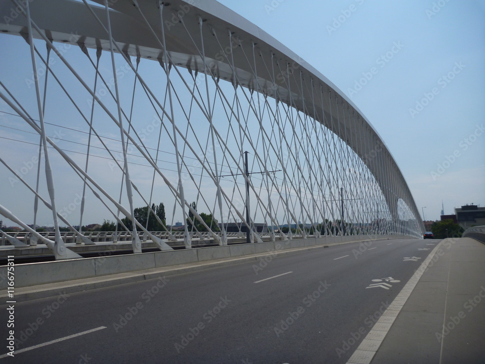 Obraz premium nowy most w praskiej troja w czechach