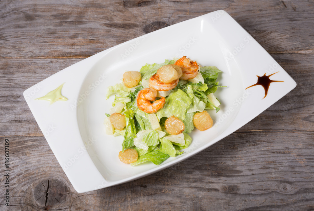 Seafood salad with shrimps and scullop