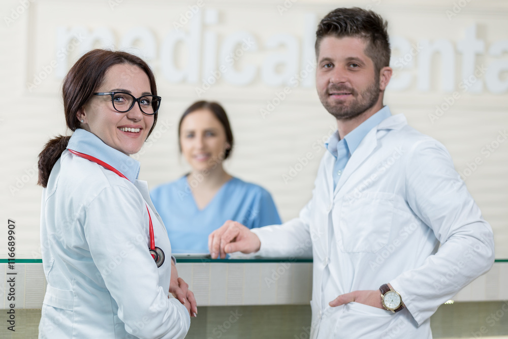 Fototapeta premium Medical Staff Having Discussion In Modern Hospital Corridor