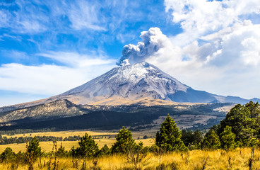 Sierkussen Mexico Actieve vulkaan Popocatepetl Mexico  © k_tatsiana