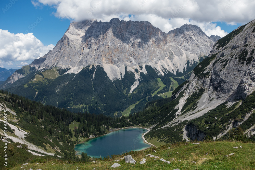 Zugspitze mit Bergsee