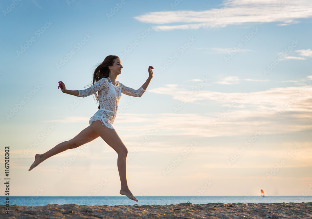 Obraz premium Beautiful girl in a swimsuit on the beach