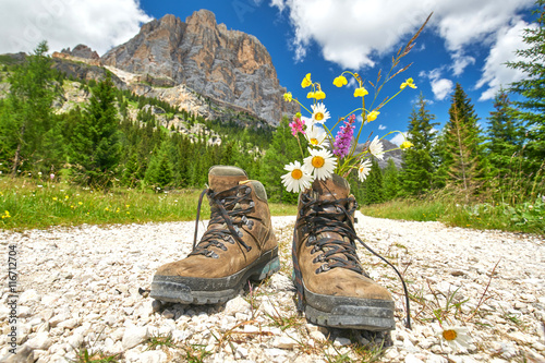 Wandern durch die Bergwelt - Dolomiten photo