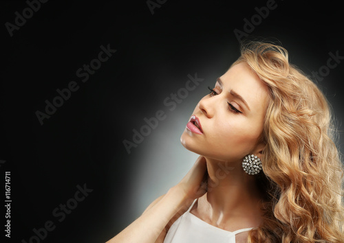 Portrait of young woman wit...