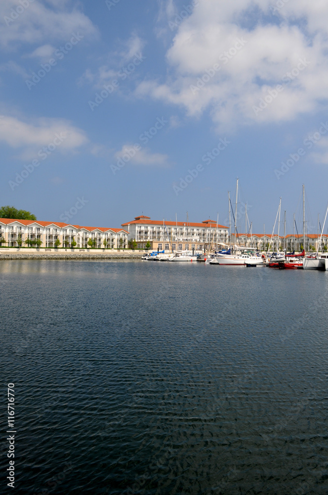 Hafen Boltenhagen, Hotel, Segelschiffe