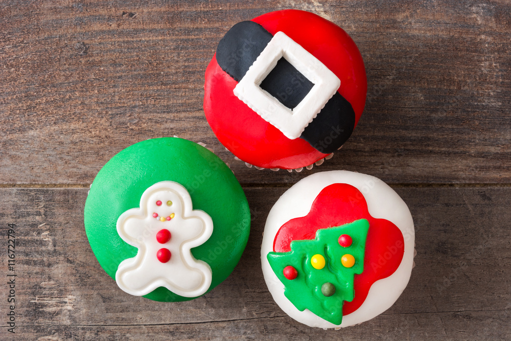 Christmas cupcakes on rustic wooden background
Christmas cupcakes on rustic wooden background