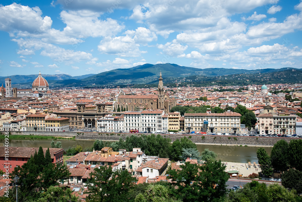 Panoramic view to the river Arno, Palazzo Vecchio and Cathedral