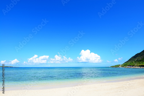 沖縄の美しい海とさわやかな空