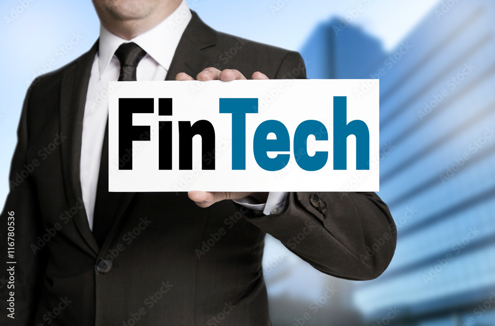 fintech schild wird von geschäftsmann gehalten fintech schild wird von geschäftsmann gehalten