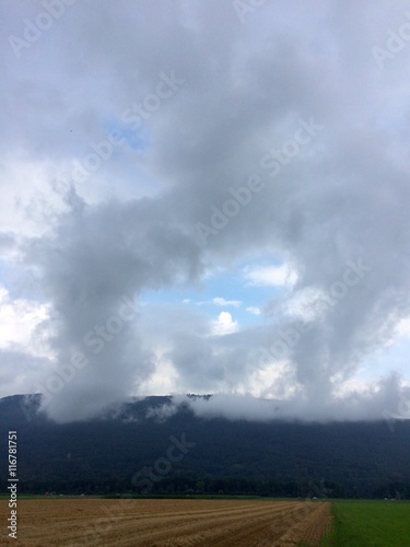 Wolken über den Bergen