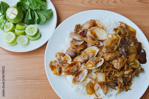 stir fried clam in curry paste and chicken with slice ginger on rice