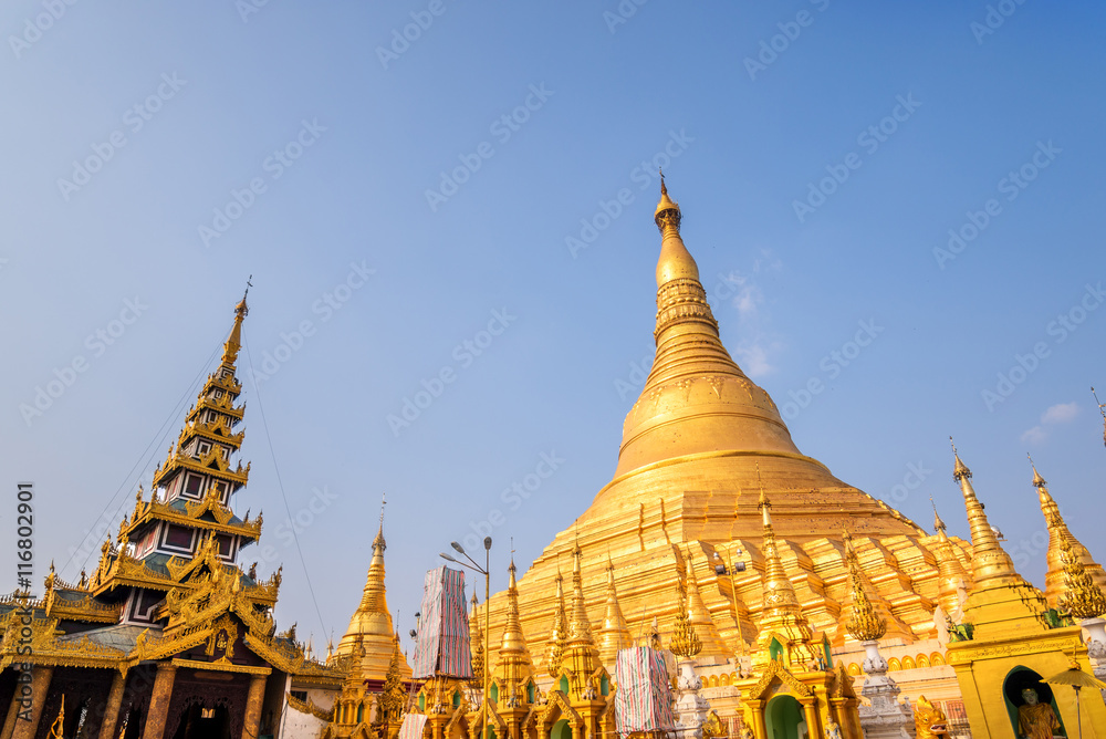 Fototapeta premium Shwedagon Paya pagoda Myanmer famous sacred place and tourist at