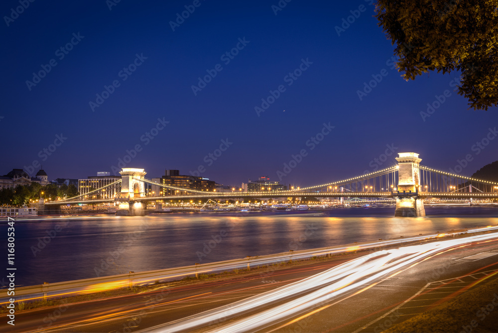 Fototapeta premium Night shot of Szechenyi Chain Bridge is a suspension bridge spans the River Danube of Budapest, the capital of Hungary.