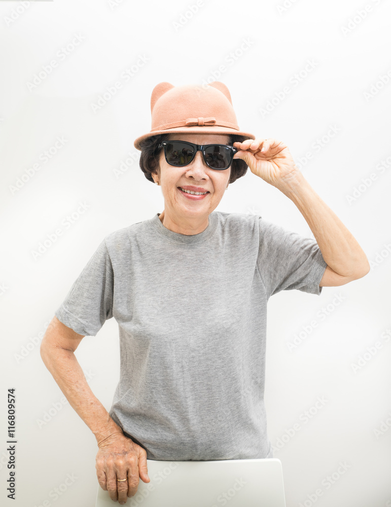 old women wear hat and sunglasses -smailling