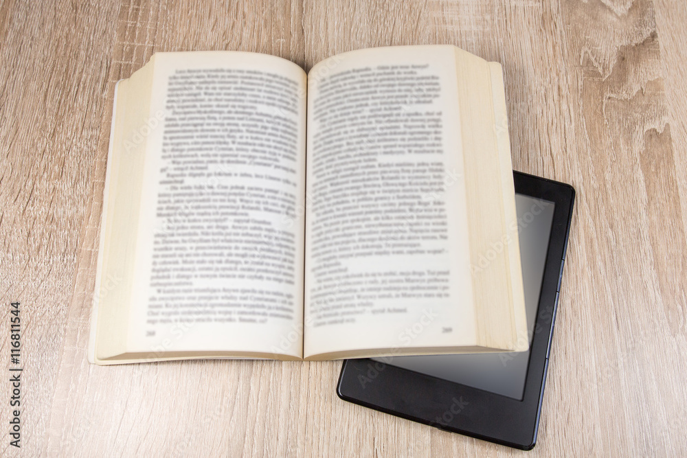 Obraz premium Old book and modern one