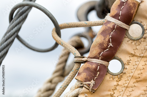 Fotografía Sailing hardware and canvas sail close up detail of a vintage sailboat