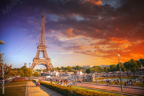 Sunrise in Paris © Aliaksei