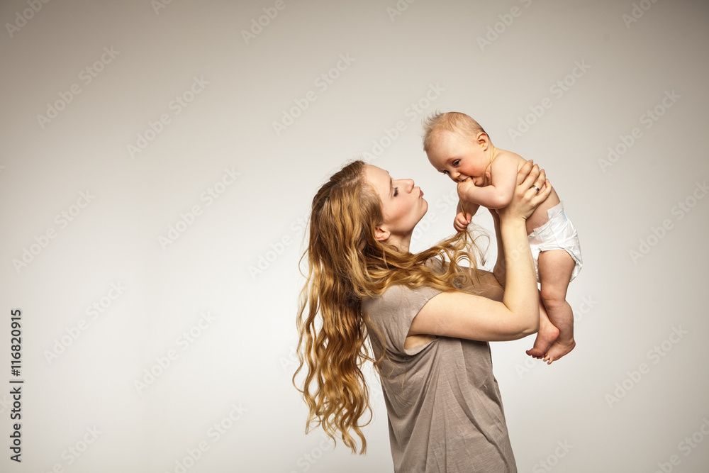 Baby hochheben StockFoto Adobe Stock