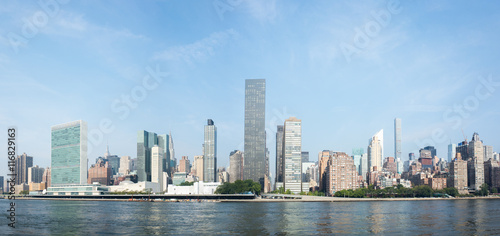Midtown Manhattan skyline as seen from Roosevelt Island © anaglic