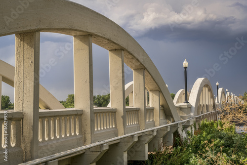 Foto Concrete arch bridge over South Platte River