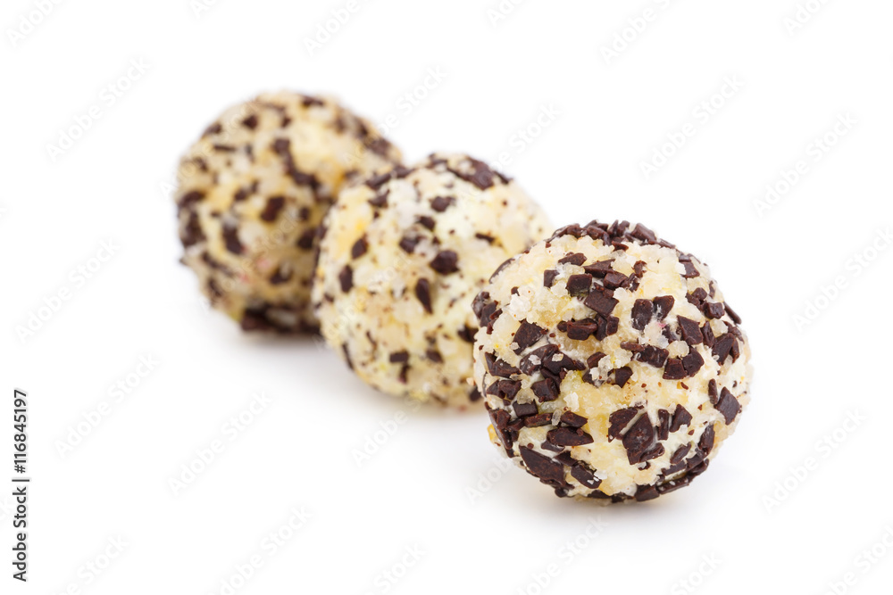 Obraz premium Homemade vegetarian truffle candies isolated on white background