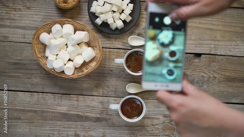 Photos of coffee and sweets on the phone.