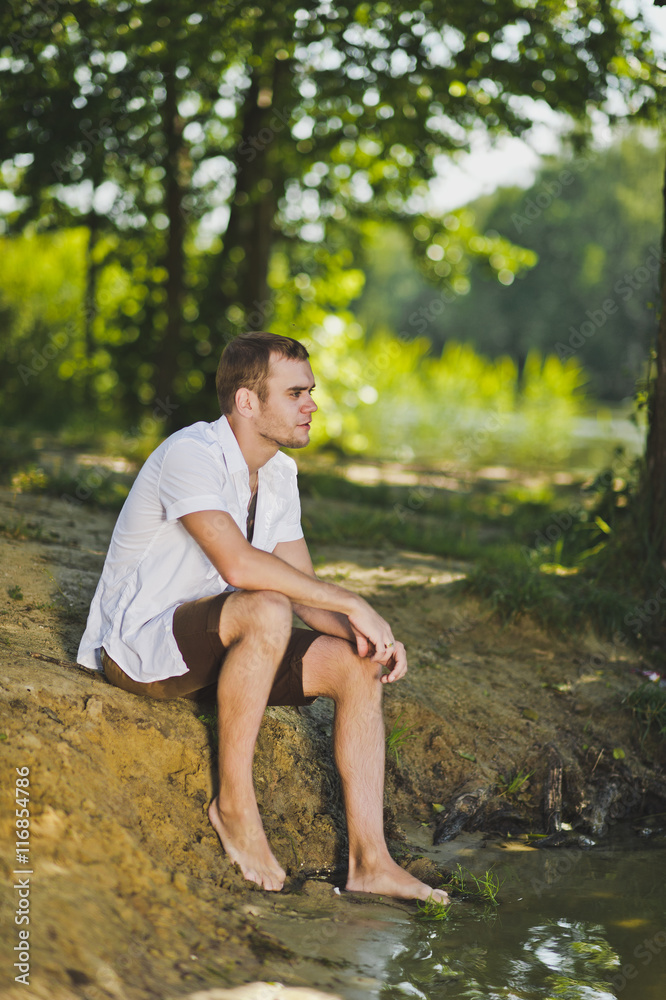 Portrait of a young man sitting on the beach 6345.