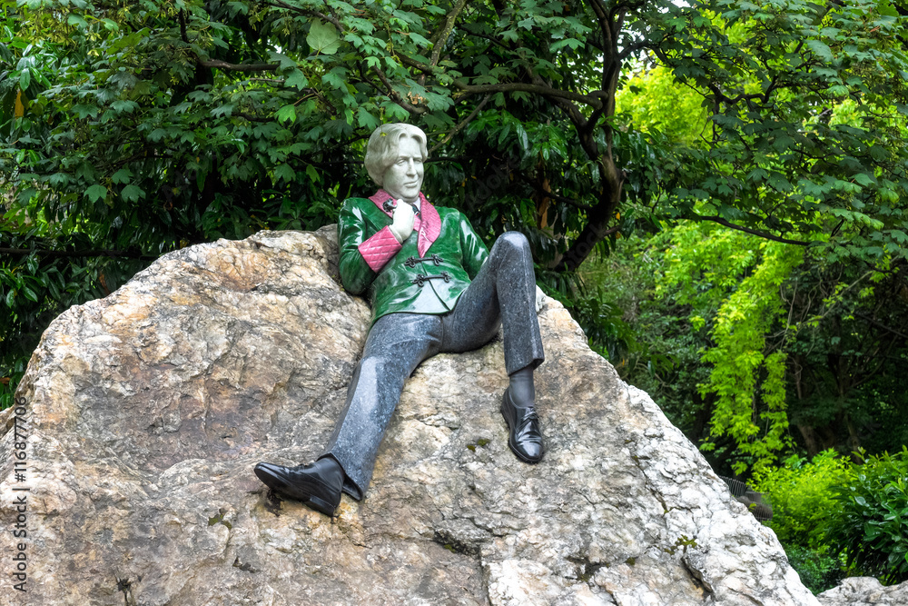 Fototapeta premium Irlandia - Dublin - Merrion Square Park - Oscar Wilde