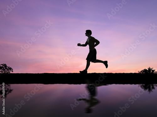 silhouette man running photo