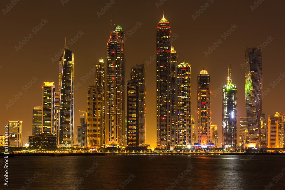 Obraz premium Night cityscape of Dubai city, UAE