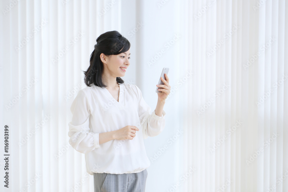 スマートフォン・女性 スマートフォン・女性