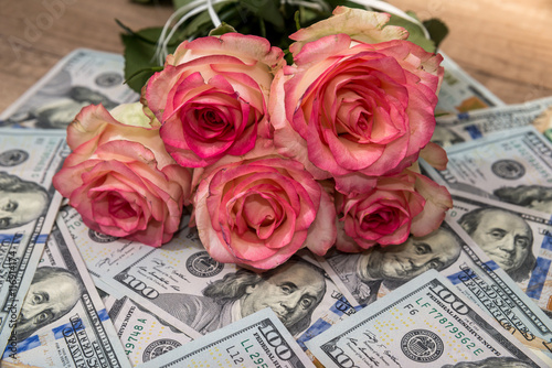 koral  roses with dollars