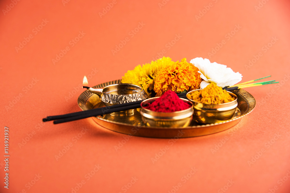 para regalos de diwali y festivales DivineTM Hindu Puja Thali Diámetro: 34,3 cm Símbolo de Om grabado y GayatriMantra Regalos Religiosos Artículo Religioso Pooja Thali 