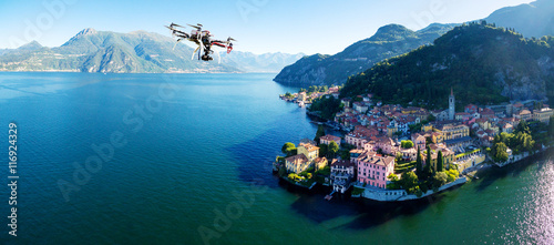 Drone in volo su Varenna - Lago di Como (IT)