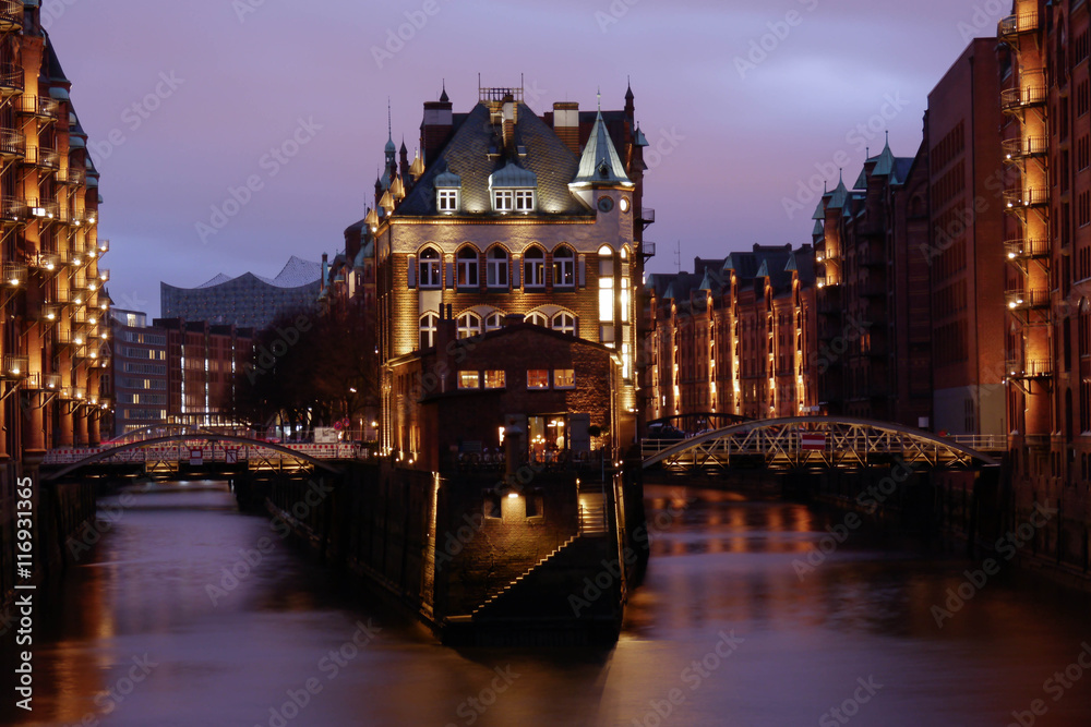 Obraz premium Speicherstadt Hamburg bei Nacht