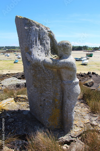 Statue au port du Korejou à Plouguerneau photo