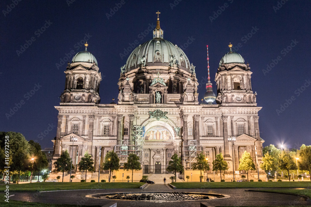 Berlin cathedral (Berliner Dom) , tv tower (Fernsehturm) at nigh