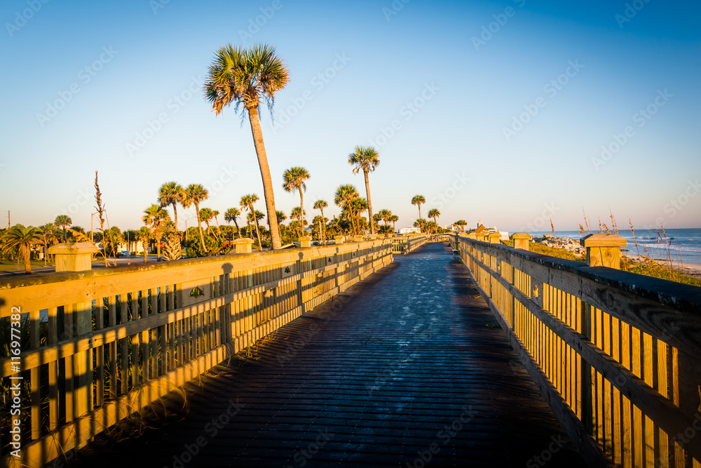 Obraz premium Boardwalk at the beach in Palm Coast, Florida.