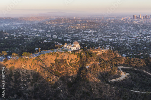 Tableau sur toile Late Afternoon Aerial of Griffith Park and Los Angeles