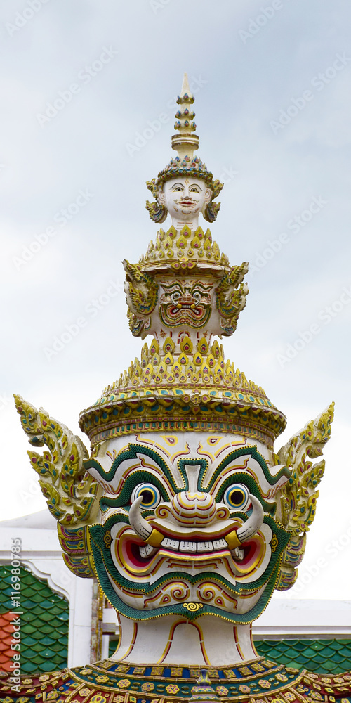 Fototapeta premium Wat Phra Kaew, Beautiful temple Bangkok in Thailand.